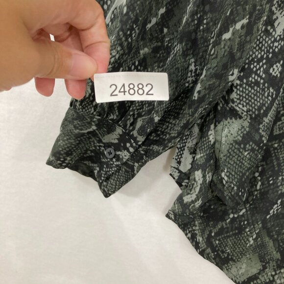 INC International Concepts size XL Black Gray Reptile Print Soft Flowy Button Up - Picture 9 of 9